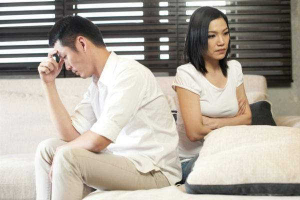 Cuộc sống vợ chồng lục đục, căng thẳng thường xuyên