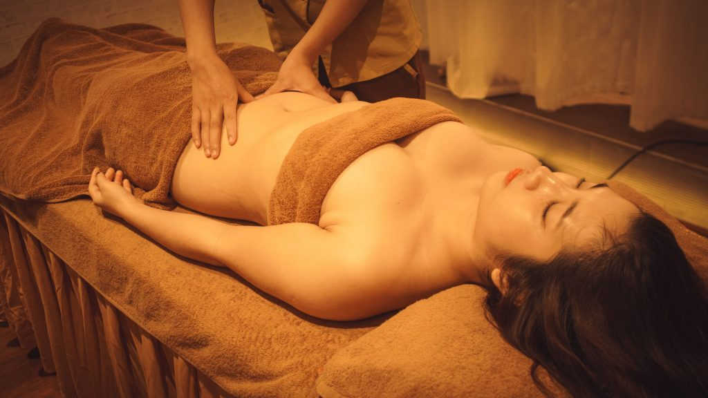 Massage khu bụng và ngực 