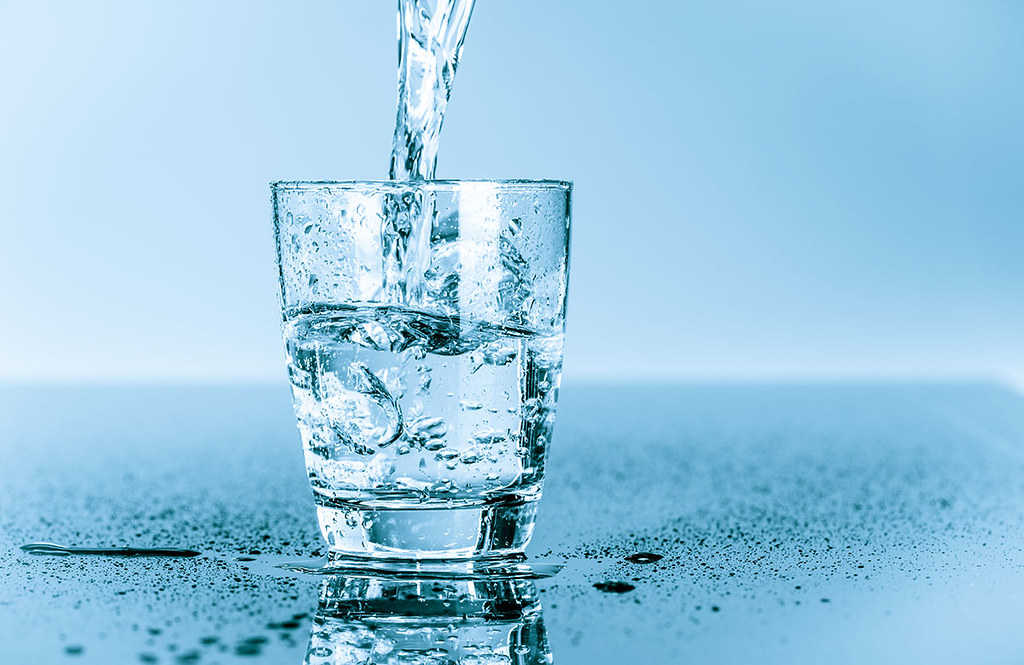 uống nhiều nước là cách làm trống bàng quang
