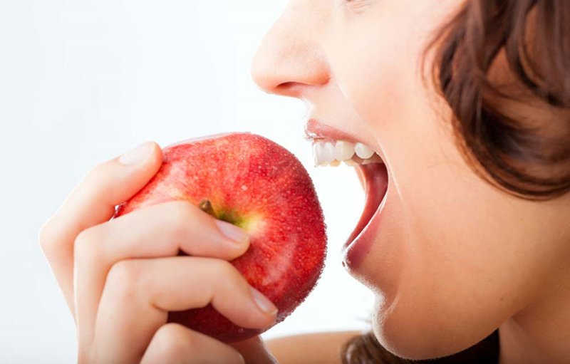 Rối loạn tiêu hóa nên ăn táo 