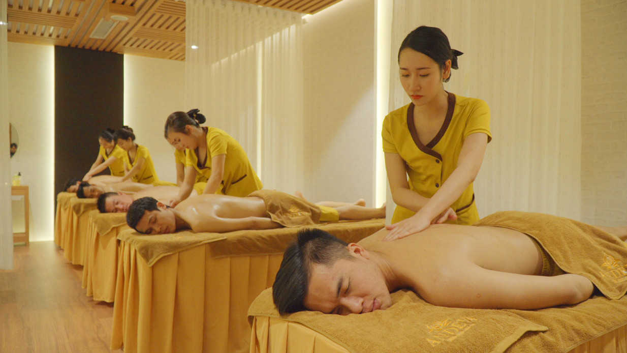 Massage thư giãn từ a – z là gì? Sự tiềm ẩn nguy hiểm của dịch vụ massage