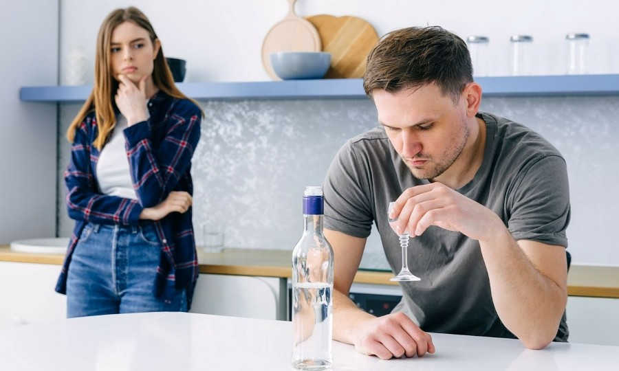 (Góc giải đáp) Uống rượu có làm ảnh hưởng đến tinh trùng không?