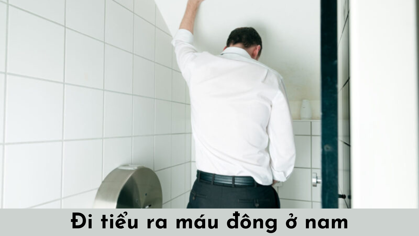 Đi tiểu ra máu đông ở nam giới có đáng lo ngại hay không?