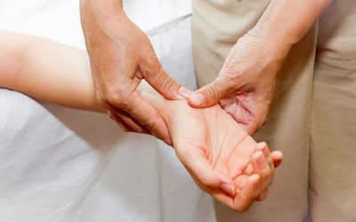 Có nên bấm huyệt chữa hiện tượng xuất tinh sớm không?