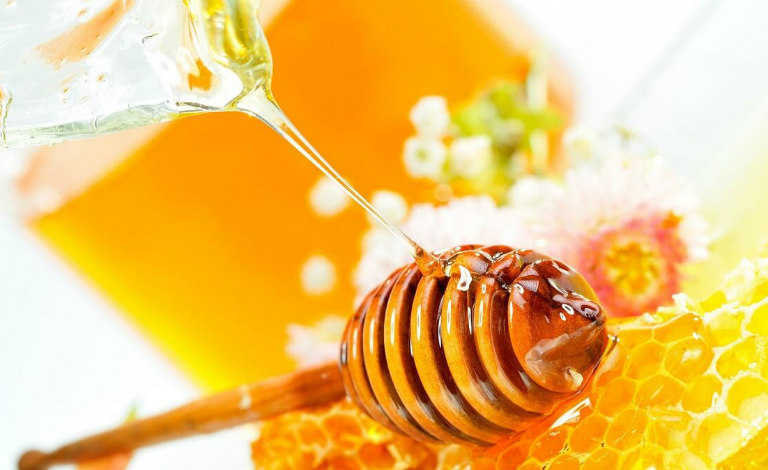 Cách thu nhỏ vùng kín tự nhiên bằng mật ong