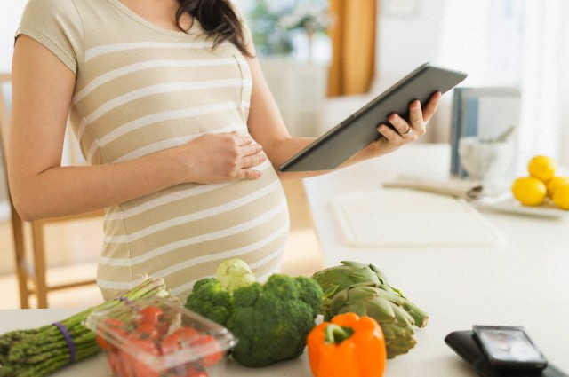 Tại sao mẹ bầu cần chú ý việc ăn uống khi mang thai 3 tháng đầu?