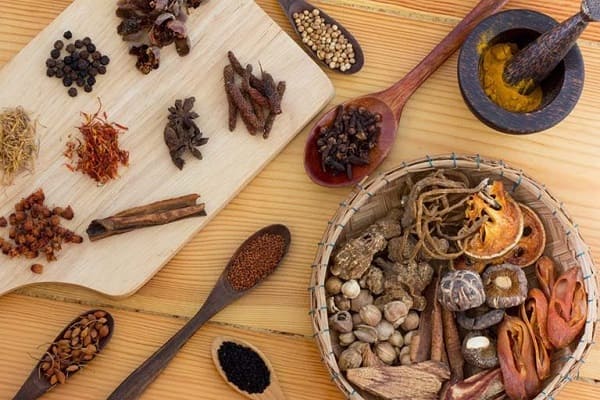 Một số bài thuốc Đông y điều trị nứt kẽ hậu môn hiệu quả