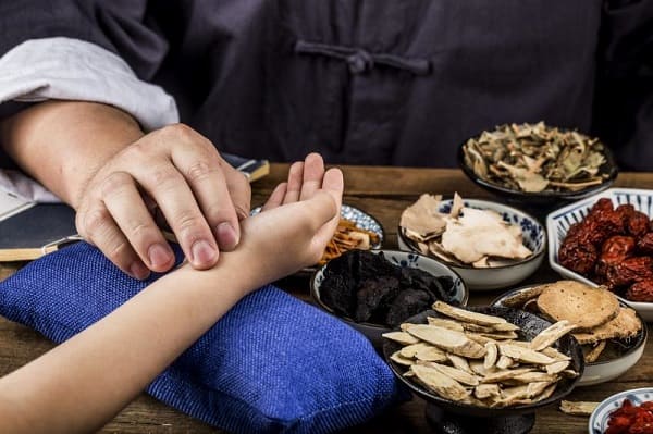 Khi điều trị nứt kẽ hậu môn bằng Đông y cần lưu ý những gì?