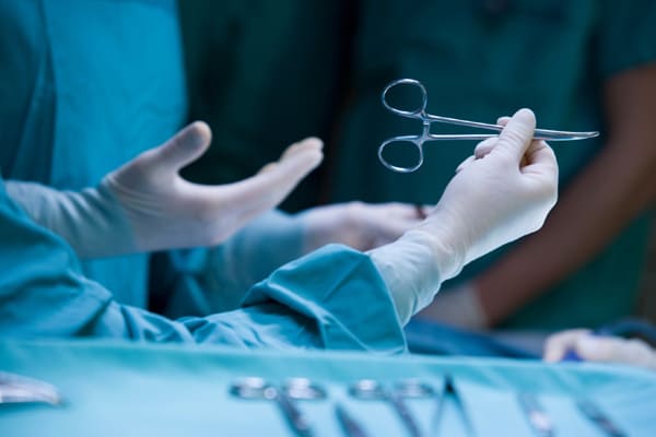 Cắt trĩ bằng phương pháp truyền thống