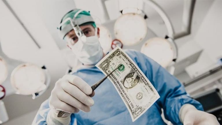 Chi phí phẫu thuật nứt kẽ hậu môn có đắt tiền không?