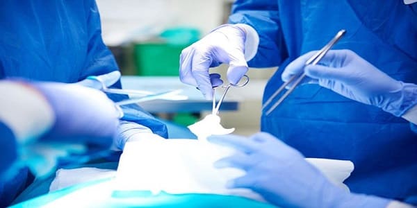 Phẫu thuật nứt kẽ hậu môn có đau không?