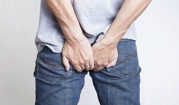 Dấu hiệu bị nứt kẽ hậu môn - Ngứa rát quanh hậu môn