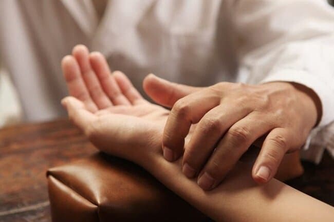 Những lưu ý khi dùng thuốc Đông y chữa nứt kẽ hậu môn